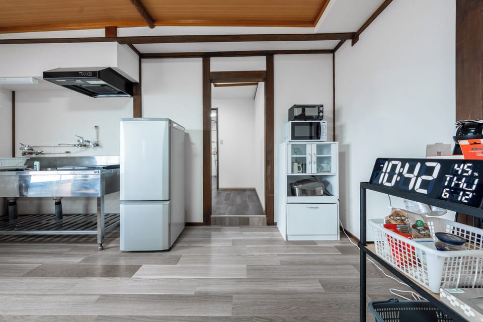 Full-size fridge, microwave, stovetop, electric kettle