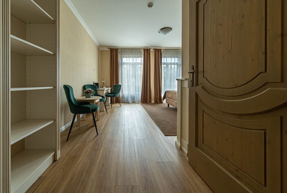 Superior Double or Twin Room | Blackout drapes, WiFi (free), bed sheets