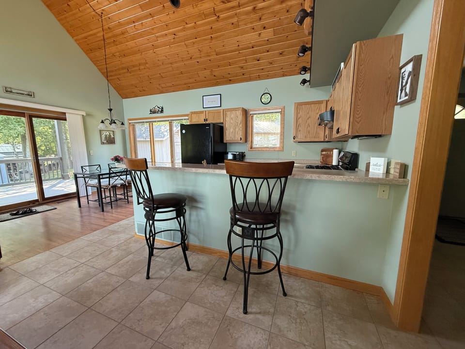 Counter Side eating area with kitchen table in background