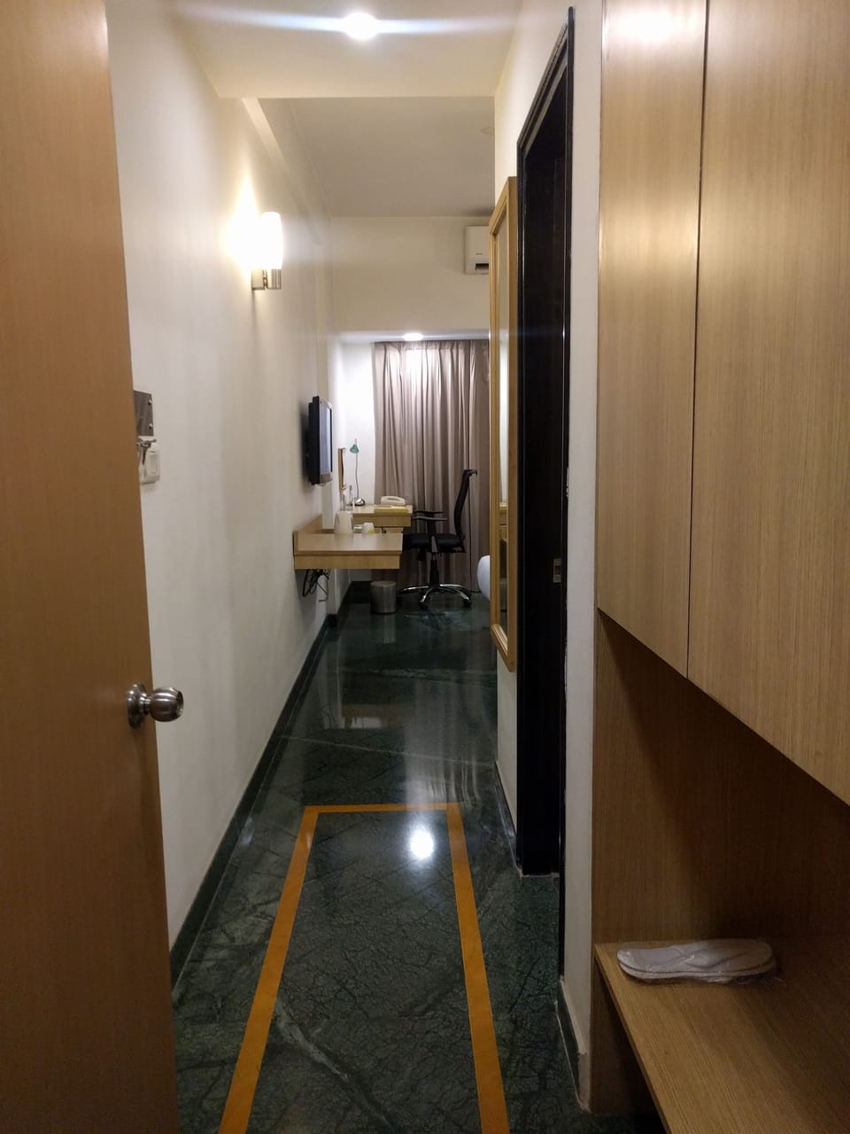 Business Twin Room | Hypo-allergenic bedding, minibar, in-room safe, desk
