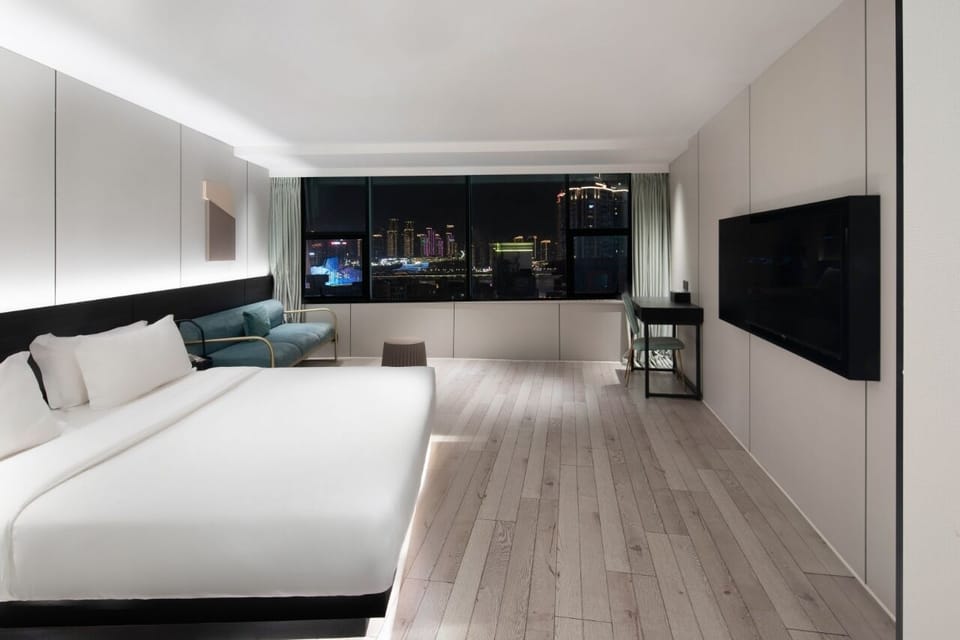 Elite Room, 1 King Bed, City View | In-room safe, desk, laptop workspace, blackout drapes