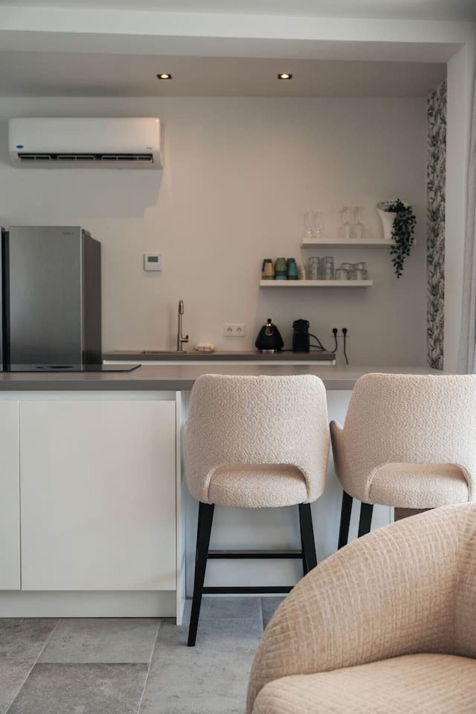 Step into your stylish kitchen nook! With modern amenities and a cozy bar setup, it’s perfect for whipping up breakfast or enjoying a casual chat over your favorite drinks.