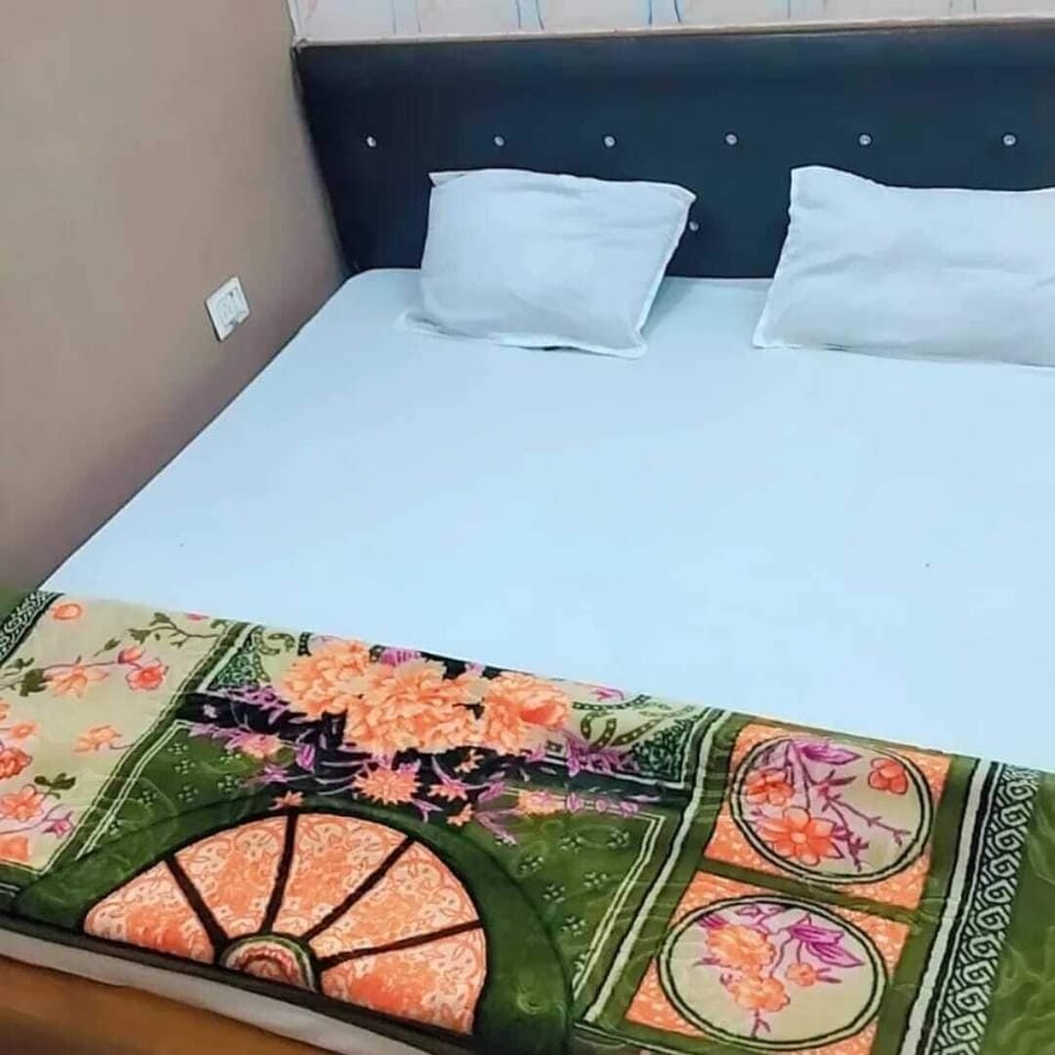 Deluxe Room | Rollaway beds (free), WiFi (free), bed sheets