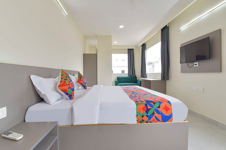 Egyptian cotton sheets, premium bedding, in-room safe, free WiFi