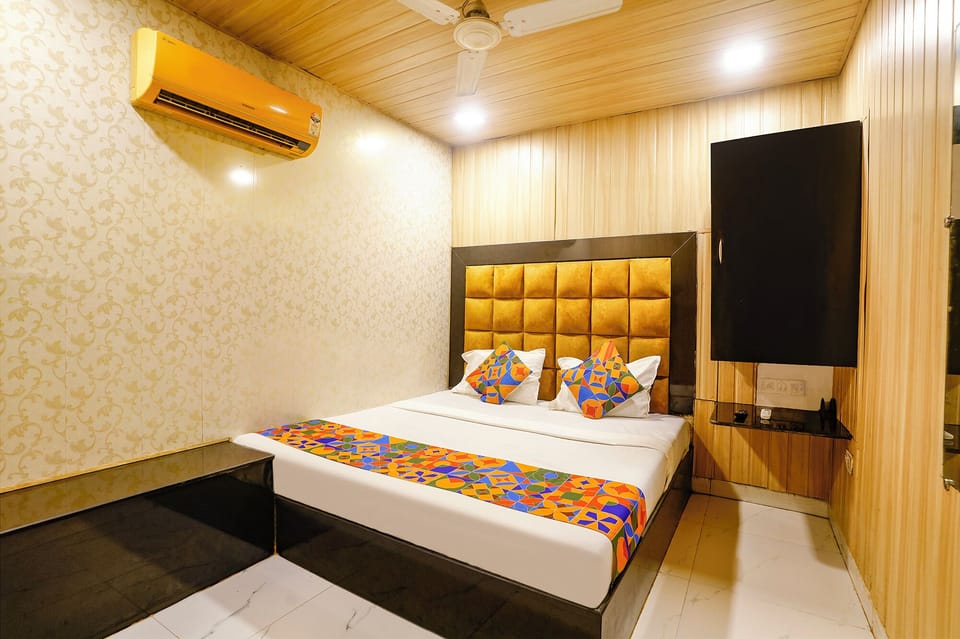 Egyptian cotton sheets, premium bedding, in-room safe, free WiFi