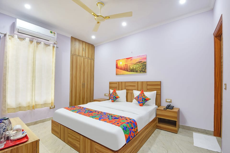 Egyptian cotton sheets, premium bedding, in-room safe, free WiFi