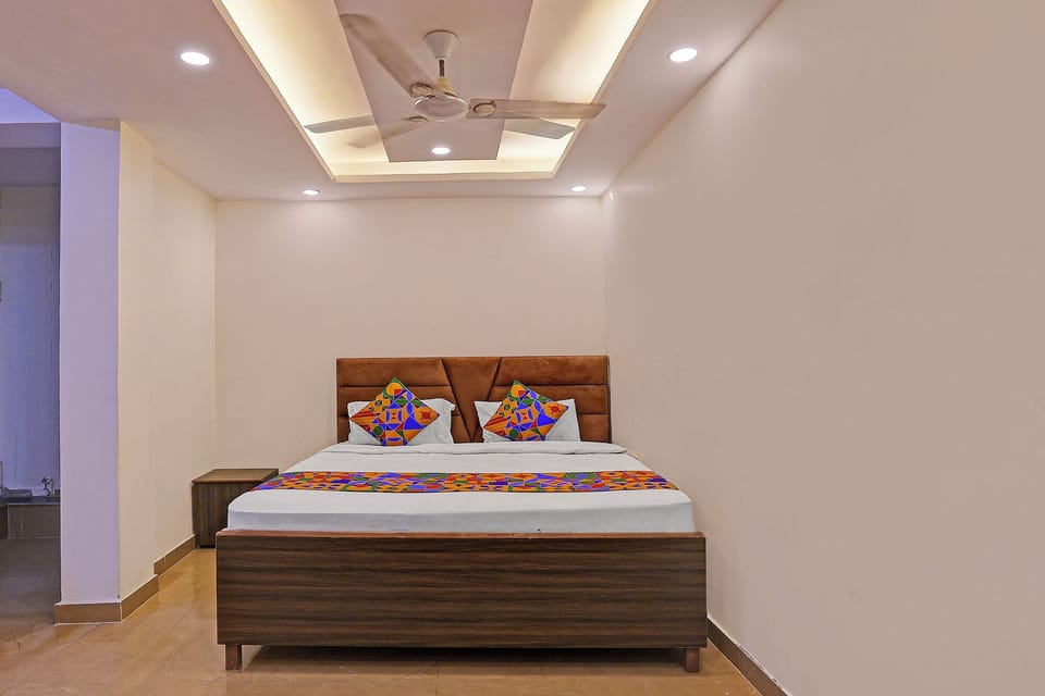 Egyptian cotton sheets, premium bedding, in-room safe, free WiFi