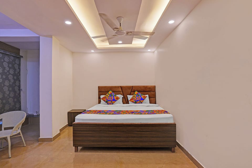 Egyptian cotton sheets, premium bedding, in-room safe, free WiFi