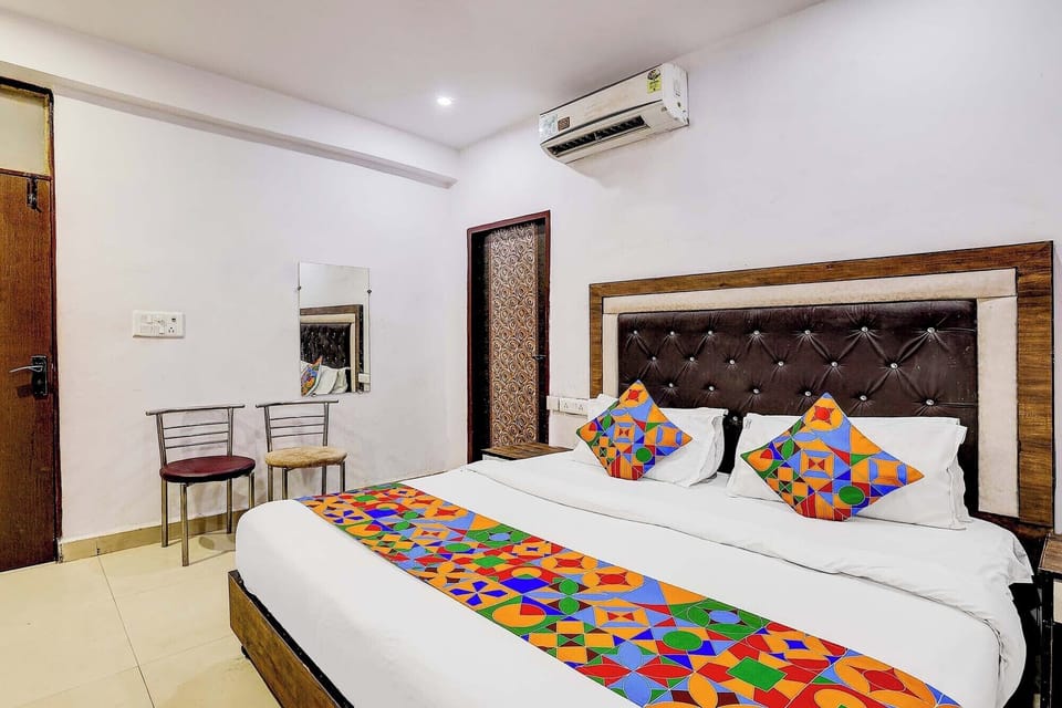 Deluxe Room | Egyptian cotton sheets, premium bedding, in-room safe, desk