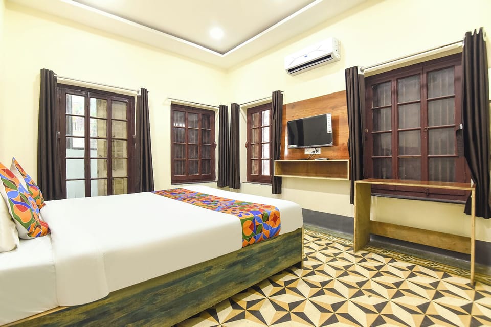 Egyptian cotton sheets, premium bedding, in-room safe, free WiFi