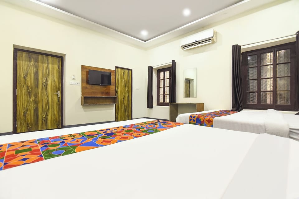 Egyptian cotton sheets, premium bedding, in-room safe, free WiFi