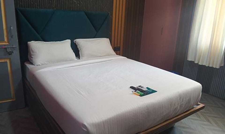 Deluxe Room | Egyptian cotton sheets, premium bedding, in-room safe, free WiFi