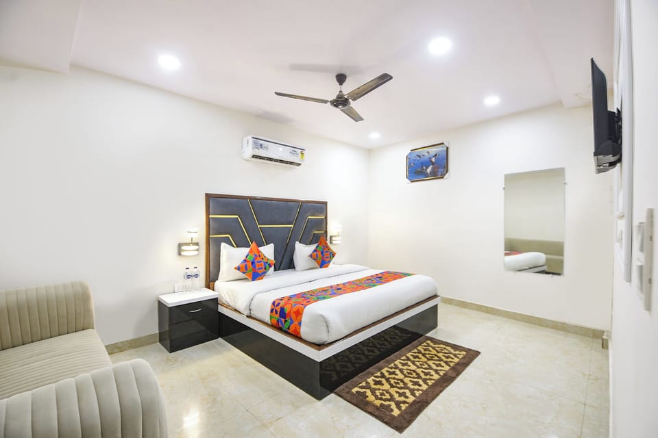 Egyptian cotton sheets, premium bedding, in-room safe, free WiFi