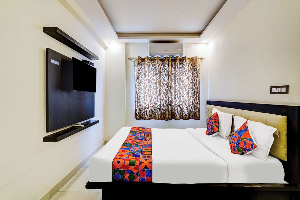 Egyptian cotton sheets, premium bedding, in-room safe, free WiFi