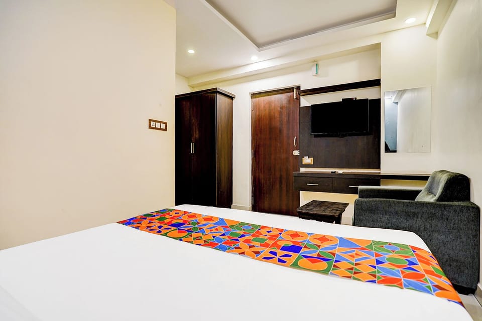 Egyptian cotton sheets, premium bedding, in-room safe, free WiFi