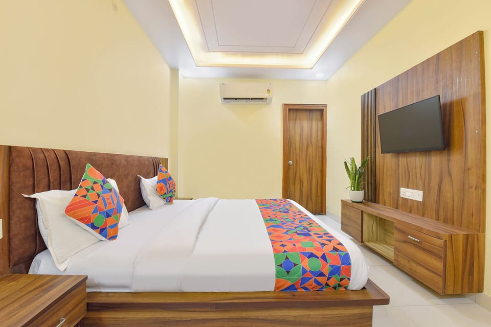 Egyptian cotton sheets, premium bedding, in-room safe, free WiFi