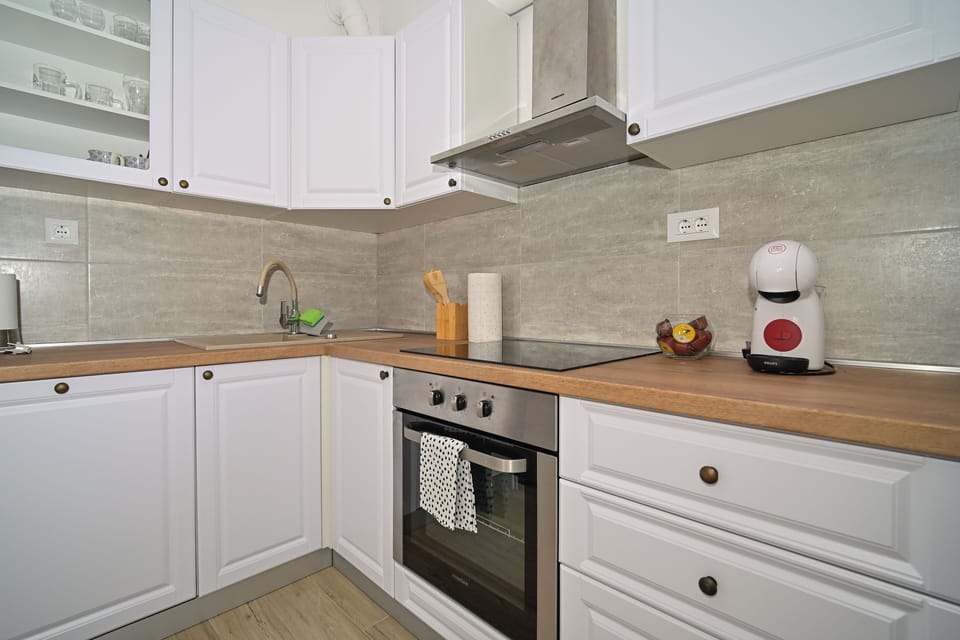 Apartment | Private kitchen | Fridge, oven, stovetop, dishwasher