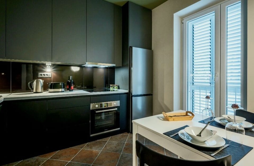 Apartment | Private kitchen | Fridge, stovetop, dishwasher, coffee/tea maker
