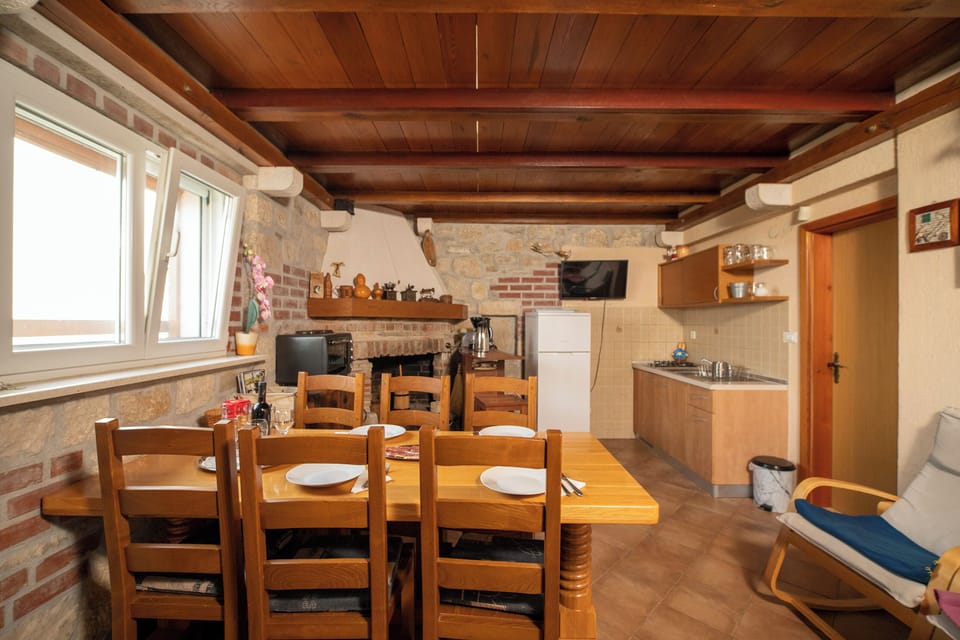 House | Private kitchen | Fridge, microwave, stovetop, dishwasher