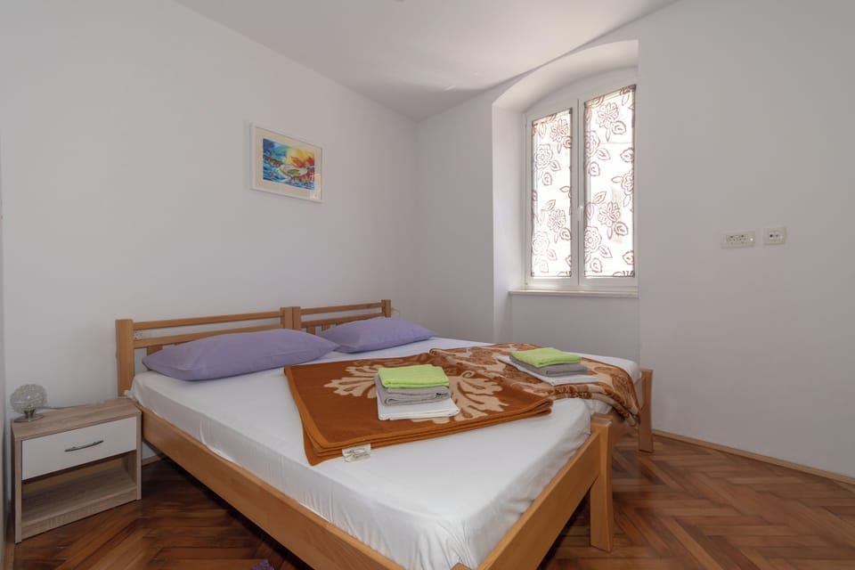 Apartment | Iron/ironing board, cribs/infant beds, free WiFi, bed sheets