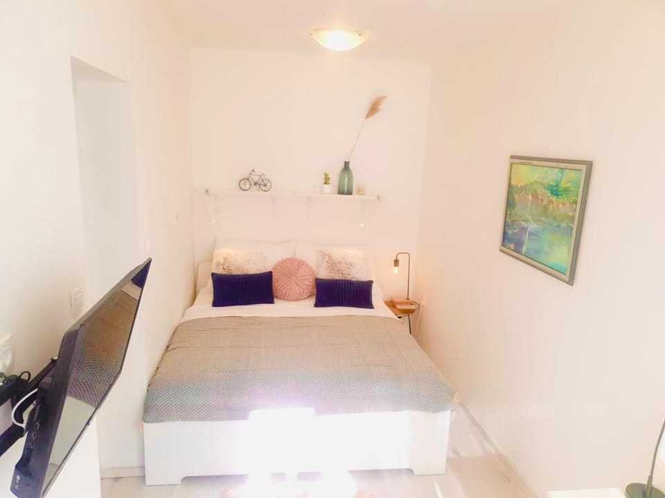 Apartment | Iron/ironing board, free WiFi