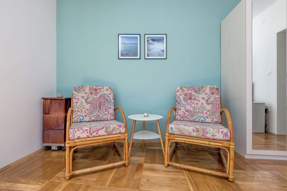 Studio | Living area | 26-inch flat-screen TV with cable channels