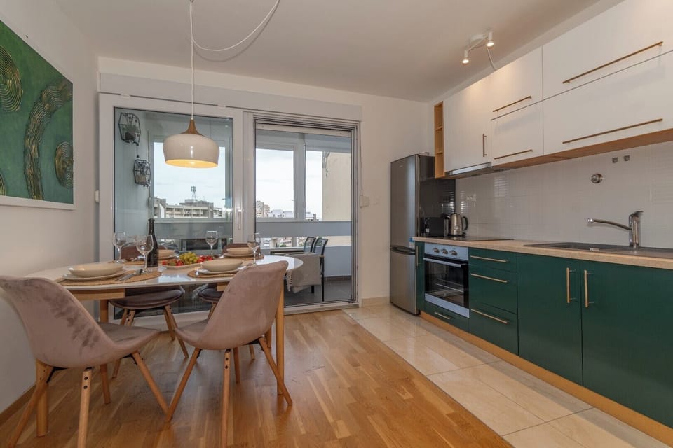 Apartment | Private kitchen | Fridge, oven, stovetop, dishwasher