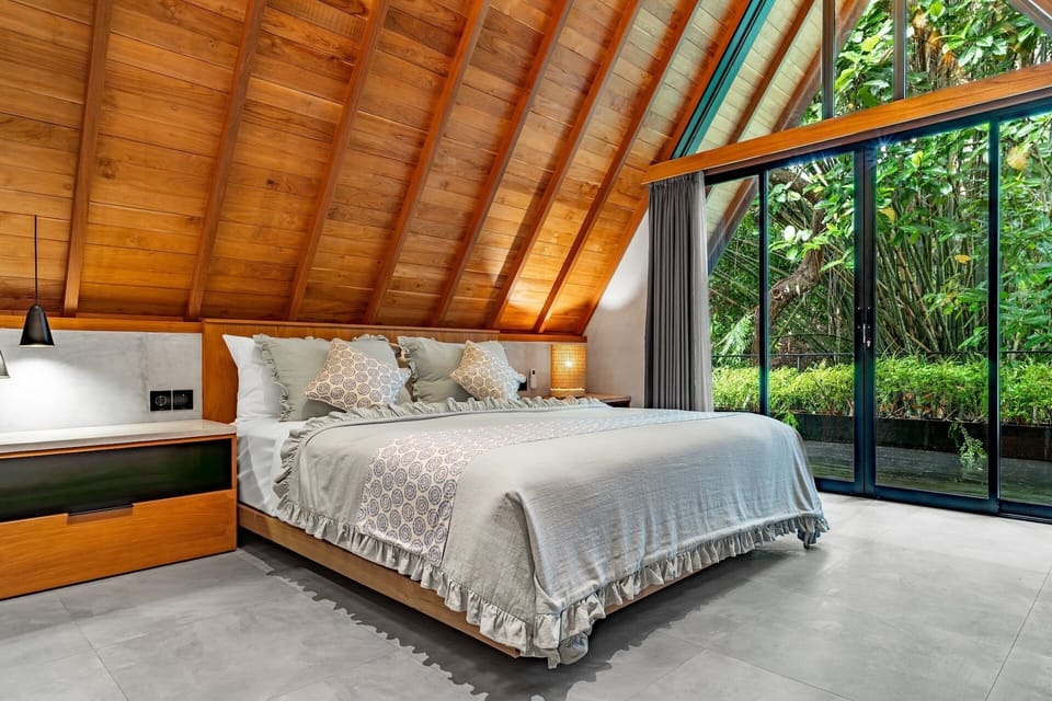 Cottage, Garden View | Egyptian cotton sheets, premium bedding, iron/ironing board