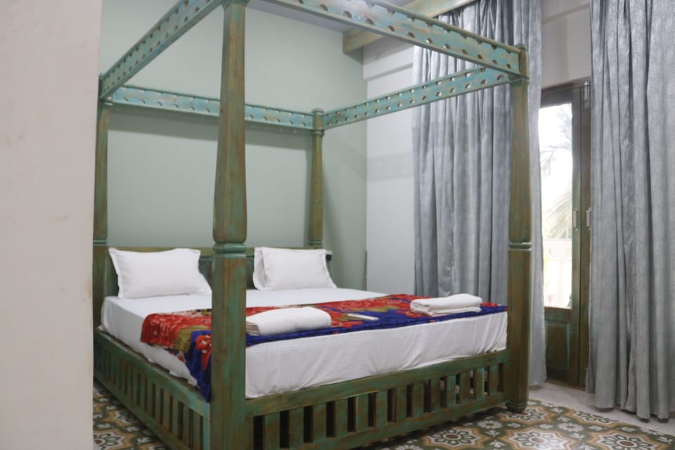 Deluxe Double Room, Garden View | Desk, free WiFi