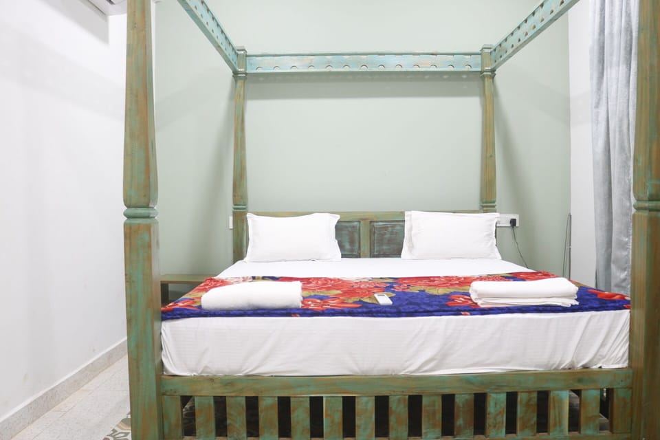 Deluxe Double Room, Garden View | Desk, free WiFi