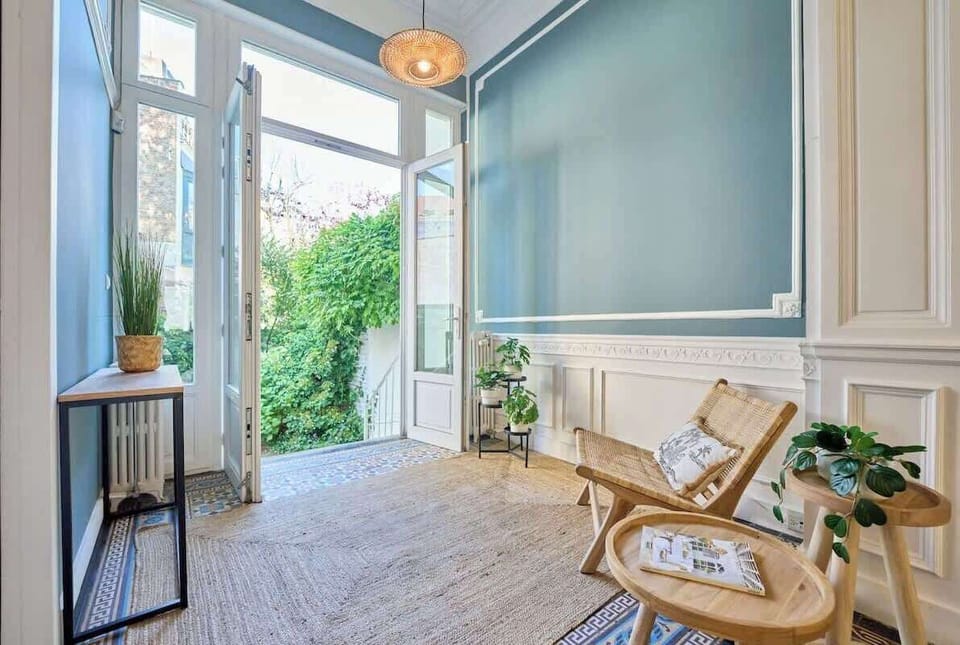 Serene Lounge - ideal to relax while having a coffee, tea or wine