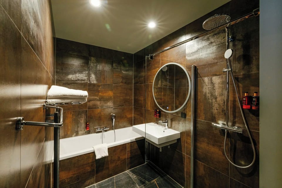Classy Room | Bathroom