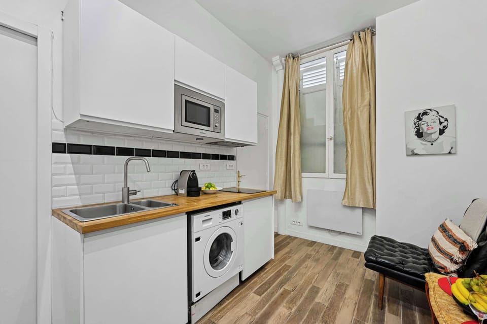 The kitchen is fully equipped to prepare a simple meal 