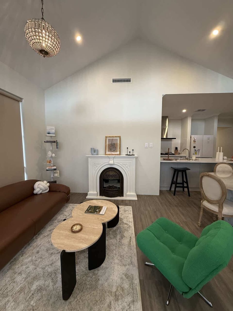 Escape to a chic, comfortable oasis! This inviting retreat offers a modern ambiance, perfect for unwinding. Enjoy stylish decor and a serene atmosphere, ensuring a memorable stay.