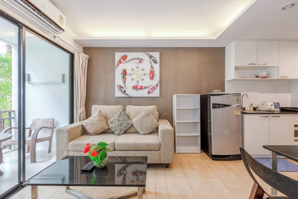Apartment, Balcony | Living area