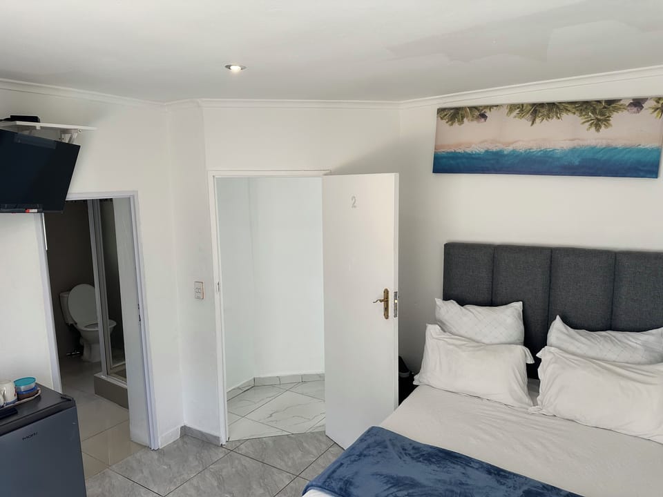 Double Room | Desk, laptop workspace, soundproofing, iron/ironing board