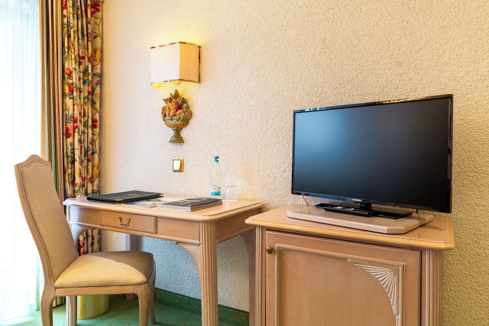 Comfort Single Room, 1 Bedroom, Balcony, Garden View | In-room safe, desk, laptop workspace, blackout drapes