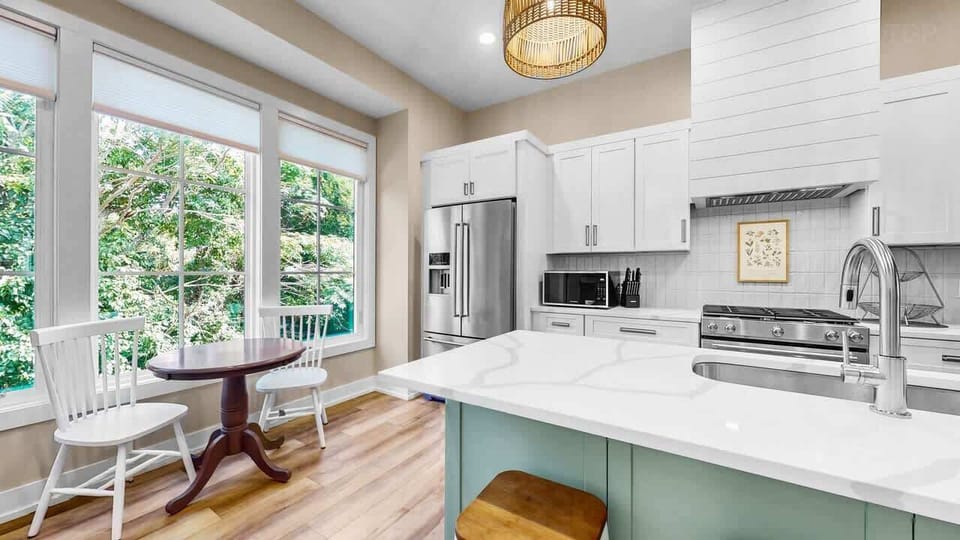 Stocked kitchen with seating for 6