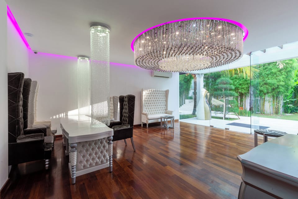Couples treatment rooms, body treatments, aromatherapy