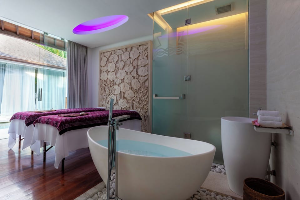 Couples treatment rooms, body treatments, aromatherapy
