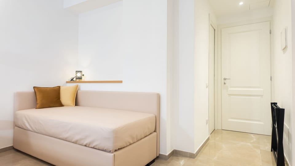 Deluxe Double Room, Balcony | Egyptian cotton sheets, premium bedding, down comforters