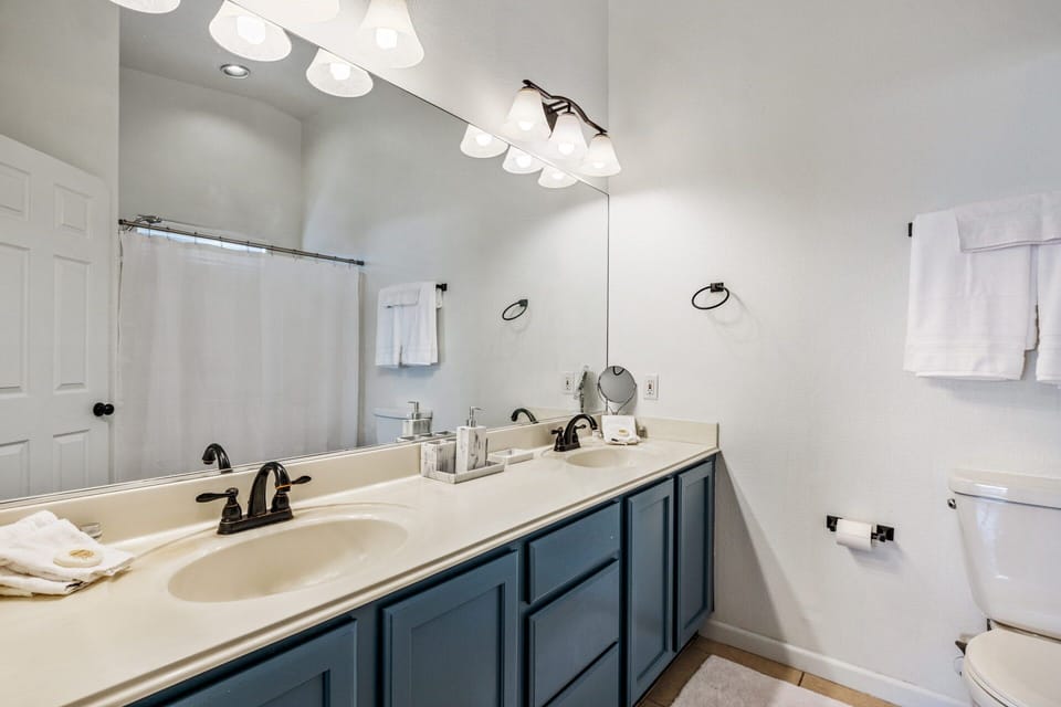 Master Bedroom Bathroom