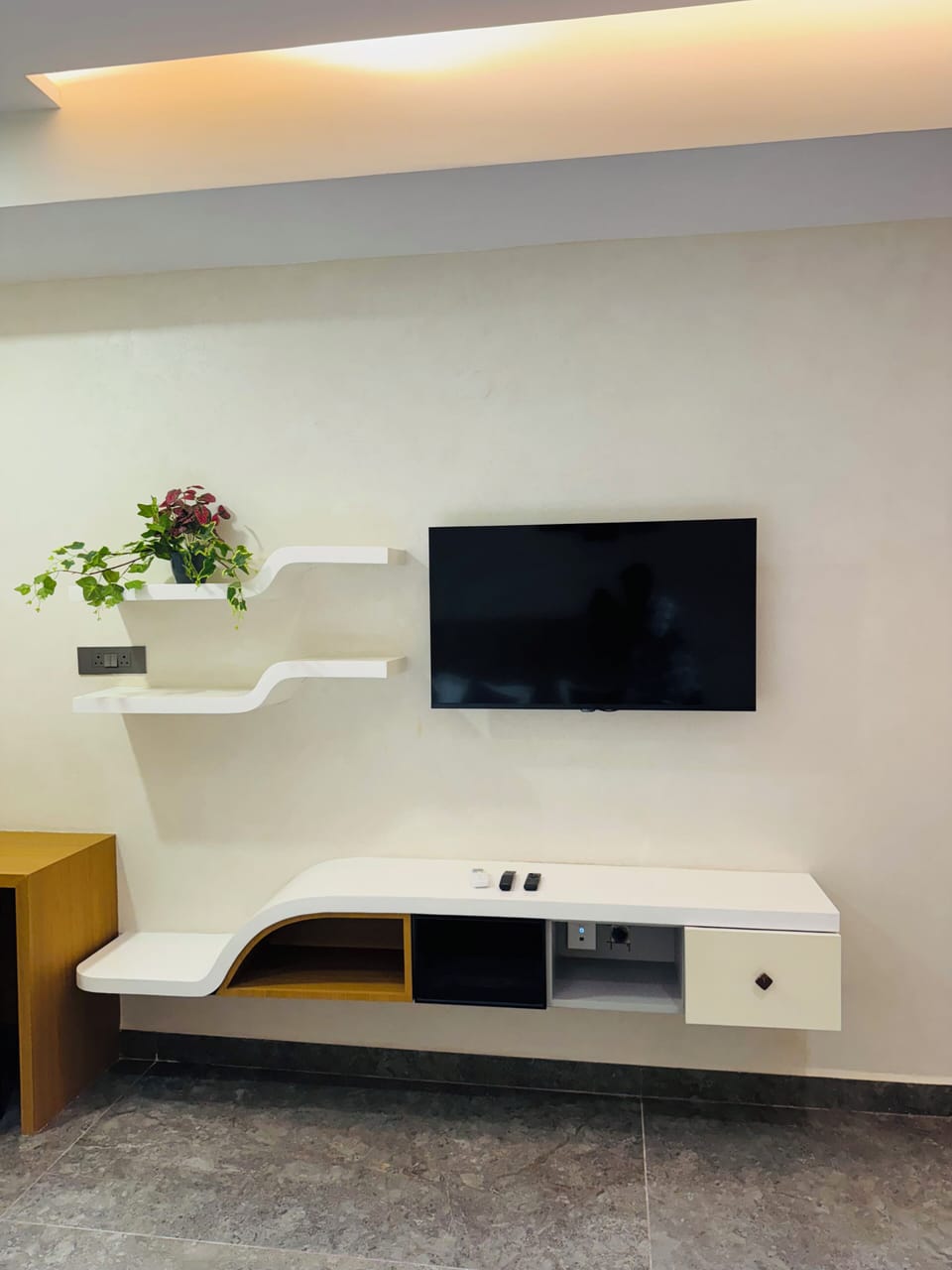 Deluxe Double Room | Living area | TV