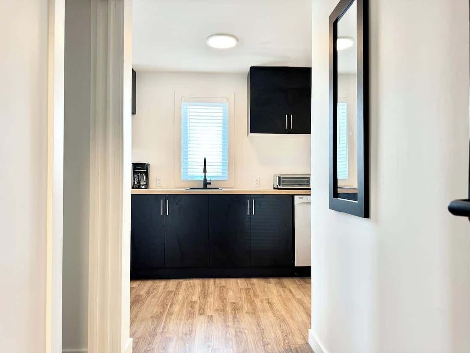 Profitez d’une atmosphère chaleureuse et d’un design moderne tout au long de votre séjour.