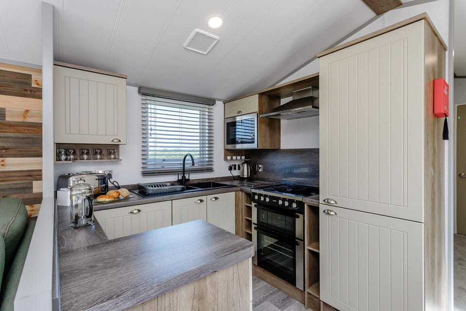 Full-size fridge, microwave, toaster
