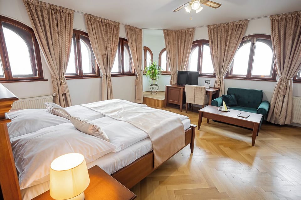 Standard Double Room | In-room safe, laptop workspace, free WiFi