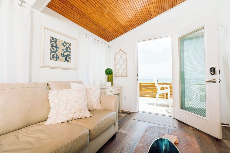 Candlewood Sands | Common