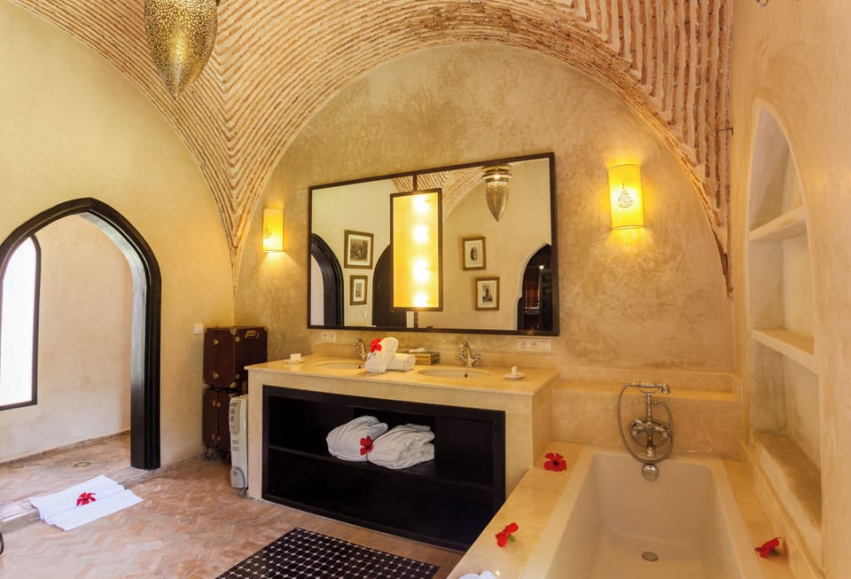 Royal Room | Bathroom | Slippers, bidet, towels