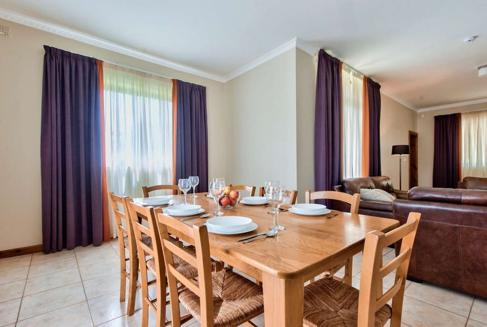 House | 5 bedrooms, Internet