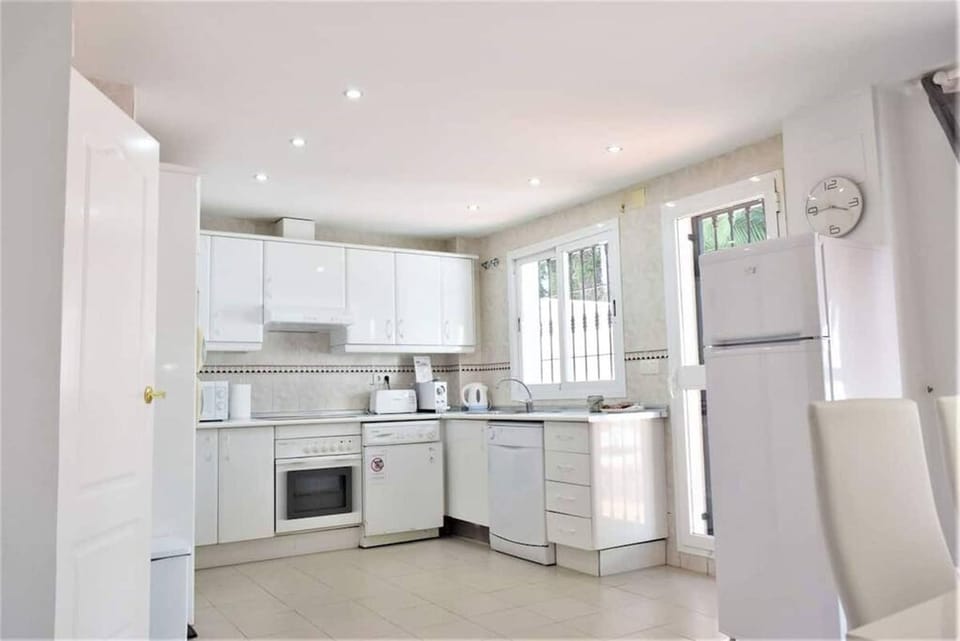 House | 4 bedrooms, Internet